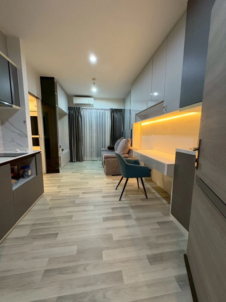 ขาย The Key Sathorn-Charoenrat ห้องอยู่สบาย ไม่อึดอัด ทำเลฝั่งด้านหน้าถนนเจริษราษฎร์ เห็นวิว สระว่ายน้ำ