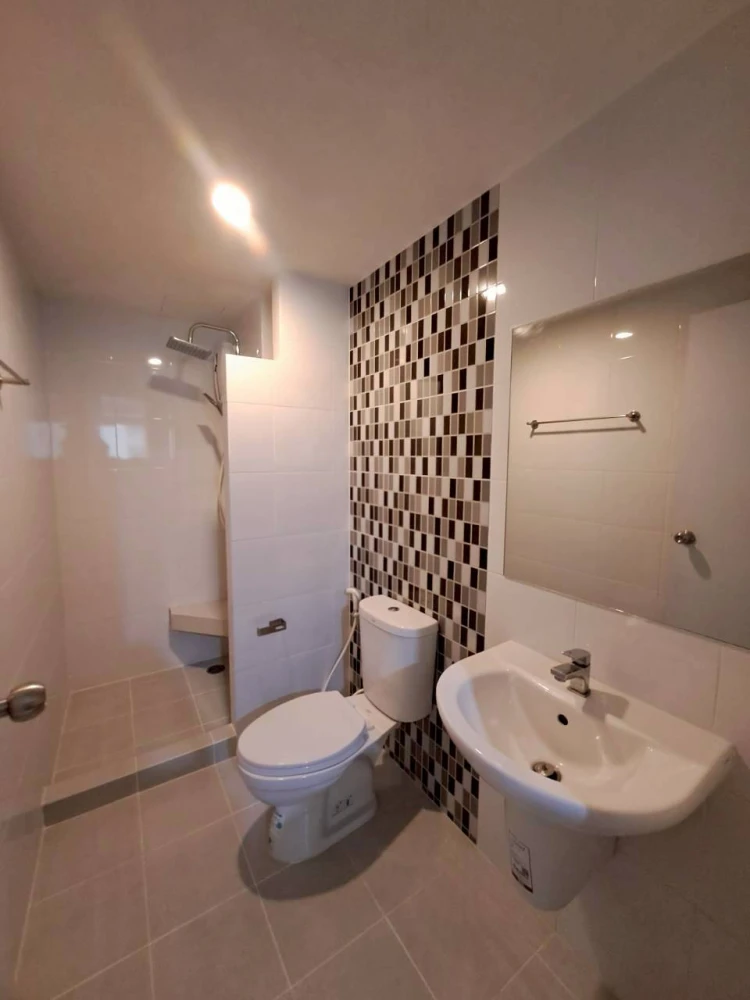 ขาย The Kith Plus สุขุมวิท 113 บรรยากาศสงบ มีระเบียง รับลมสบาย เคาน์เตอร์ครัวทำอาหารได้จริง รีบจองเลย