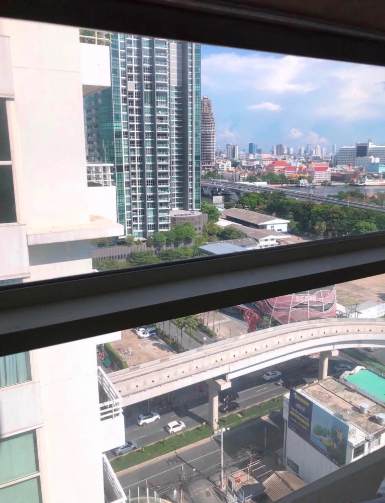 ขาย The LightHouse สาทร - เจริญนคร ห้องกว้างขวางอยู่สบาย มีระเบียง ตกแต่งพร้อมอยู่