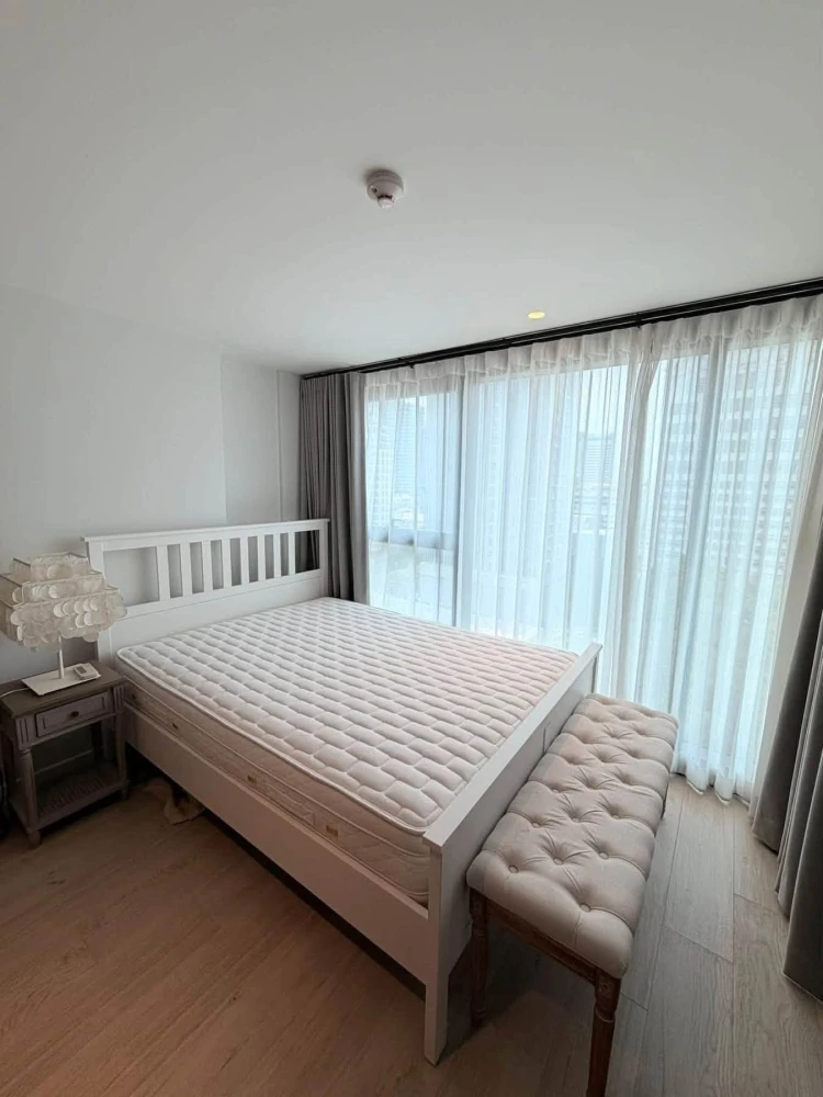 ขาย The Lofts Silom เฟอร์นิเจอร์คุณภาพดี นำเข้าจากต่างประเทศ (อเมริกา และอิตาลี) ห้องโปร่ง มี character แบบ Loft และมีความเป็นส่วนตัว