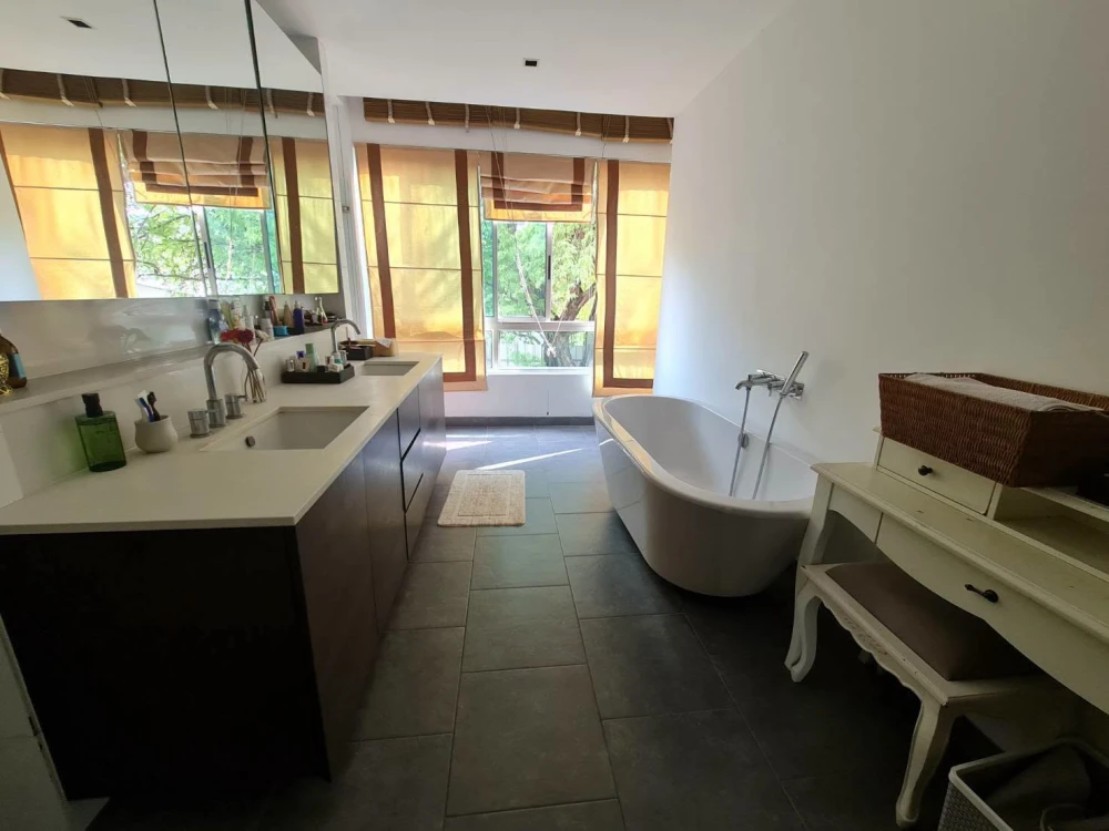 ขาย The Lofts Yennakart 3 ห้องนอน กว้าง โปร่งโล่ง น่าอยู่ สนใจเป็นเจ้าของ รีบจองเลยจ้า