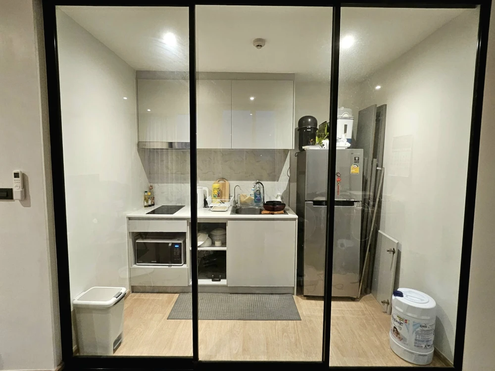 ขาย The Matt Sathorn-Thapra ห้องอยู่หัวมุมเป็นส่วนตัวมาก อากาศถ่ายเทเป็นอย่างดี สงบร่มรื่น ห้องไม่ติดกันกับห้องอื่น จองเลย