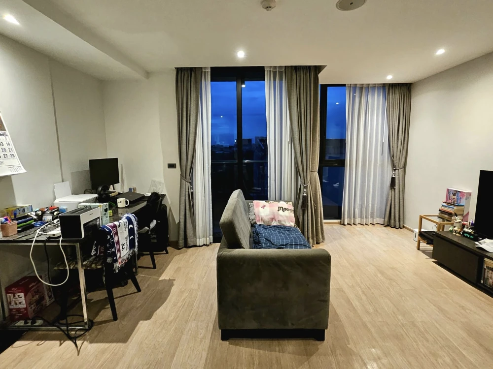 ขาย The Matt Sathorn-Thapra ห้องอยู่หัวมุมเป็นส่วนตัวมาก อากาศถ่ายเทเป็นอย่างดี สงบร่มรื่น ห้องไม่ติดกันกับห้องอื่น จองเลย