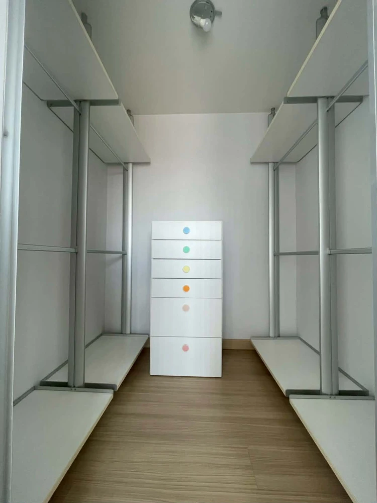 ขาย The Parkland Srinakarin ห้องน่าอยู่ เฟอร์พร้อม กว้างขวาง จองเลย