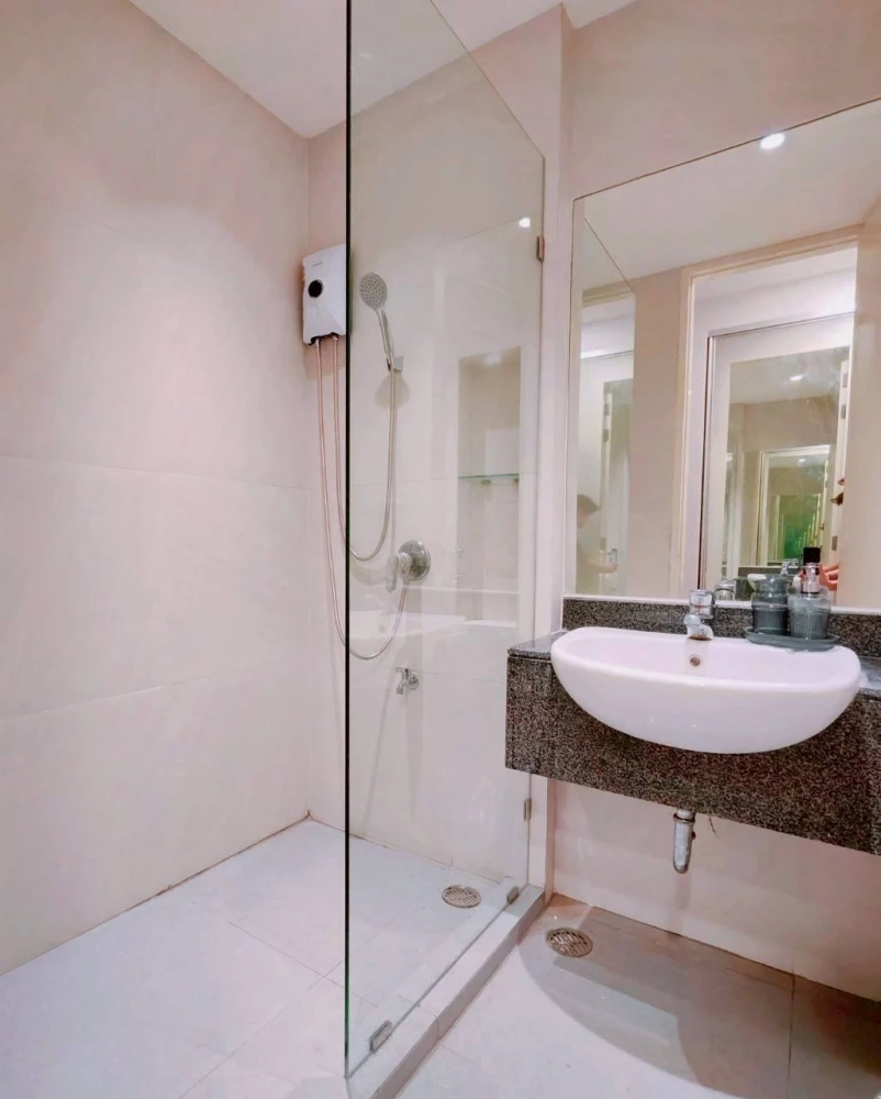 ขาย The Parkland Srinakarin Lakeside 1 ห้องนอน 1 ห้องน้ำ ตกแต่งมีสไตล์ มาพร้อมเฟอร์ครบครัน รีบจองเลย
