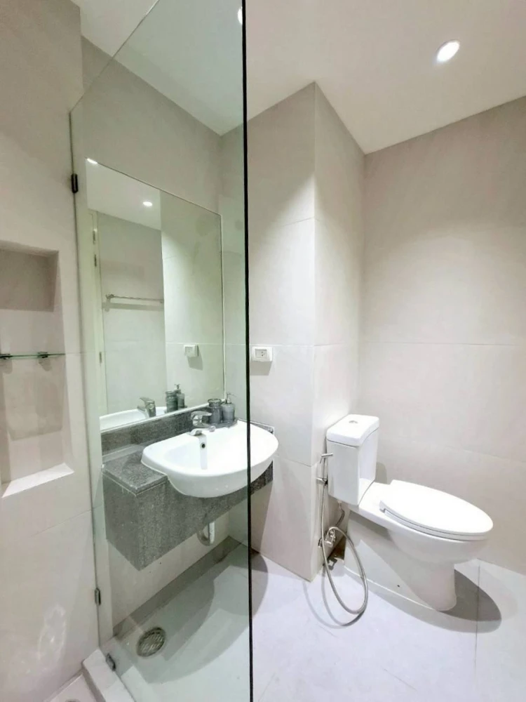 ขาย The Parkland Srinakarin Lakeside 1 ห้องนอน 1 ห้องน้ำ ตกแต่งมีสไตล์ มาพร้อมเฟอร์ครบครัน รีบจองเลย