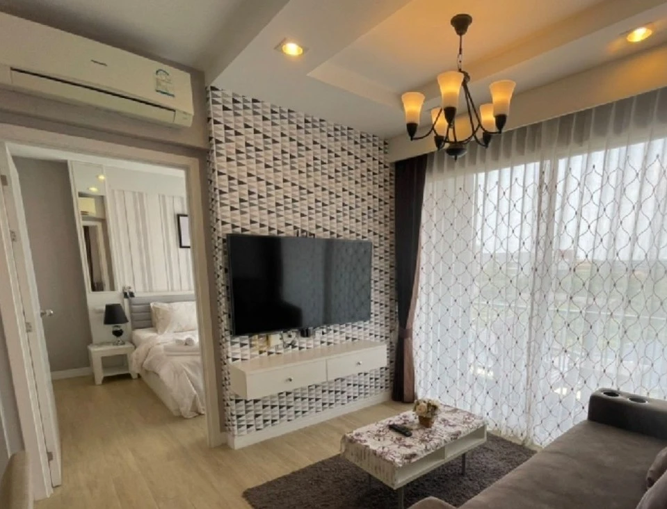 ขาย The Patio Bangsaen ห้องมุมให้ความเป็นส่วนตัว ชั้น 5 ติดวอลเปเปอร์อย่างดี เครื่องใช้ไฟฟ้าครบครัน จองเลย