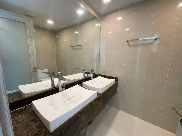 ขาย The peak Tower ห้องใหญ่กว้างขวางอยู่สบายมาก ได้วิวทะเลเริ่ดๆ จองก่อนได้ก่อน