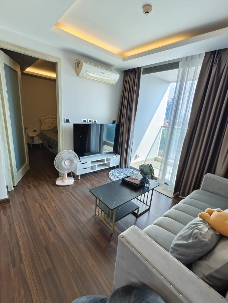 ขาย The Peak Towers Pattaya ห้องแต่งสวยคุมโทน พื้นที่ใช้สอยเยอะ ทำเลดี วิวทะเลสวย จองเลย
