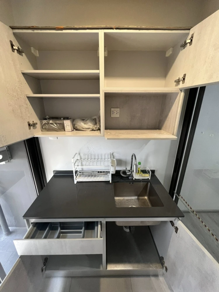 ขาย The Politan Aqua ห้องเปล่า มีเฟอร์นิเจอร์บิ้วอินอย่างดี ทำเลดี เห็นวิวแม่น้ำเจ้าพระยา จองเลย