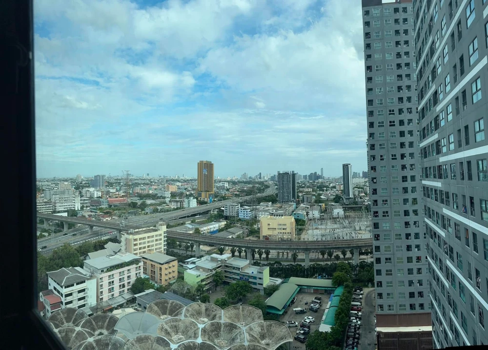 ขาย The Privacy rama 9 เฟอร์นิเจอร์และเครื่องใช้ไฟฟ้าครบครัน รับแสงธรรมชาติได้สองด้าน สนใจจองเลย