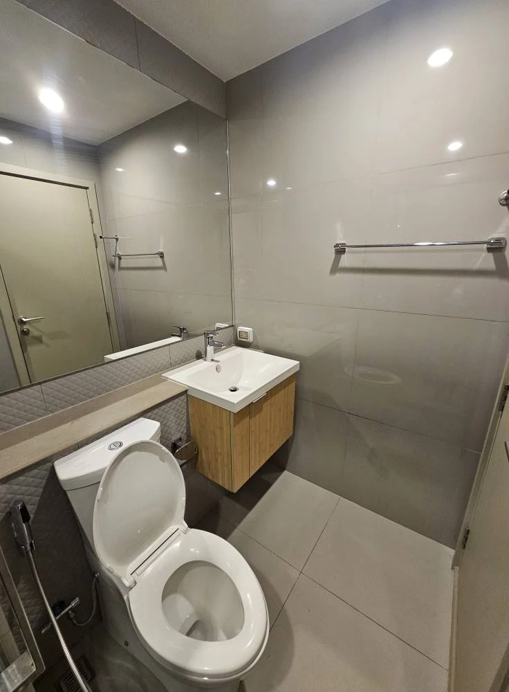 ขาย  The Privacy Thaphra Interchange 1 ห้องนอน 1 ห้องน้ำ ห้องริม วิวสระว่ายน้ำ ราคาไม่แรง ซื้อเลยจ้า อย่ารอช้า