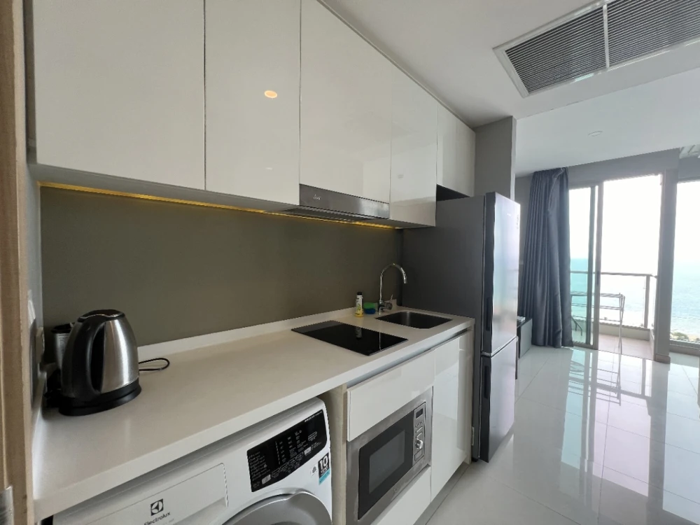 ขาย The Riviera จอมเทียน พัทยา วิวทะเล พร้อมหน้าต่างบานใหญ่จากพื้นจรดเพดาน  ตกแต่งครบครัน พร้อมเข้าอยู่