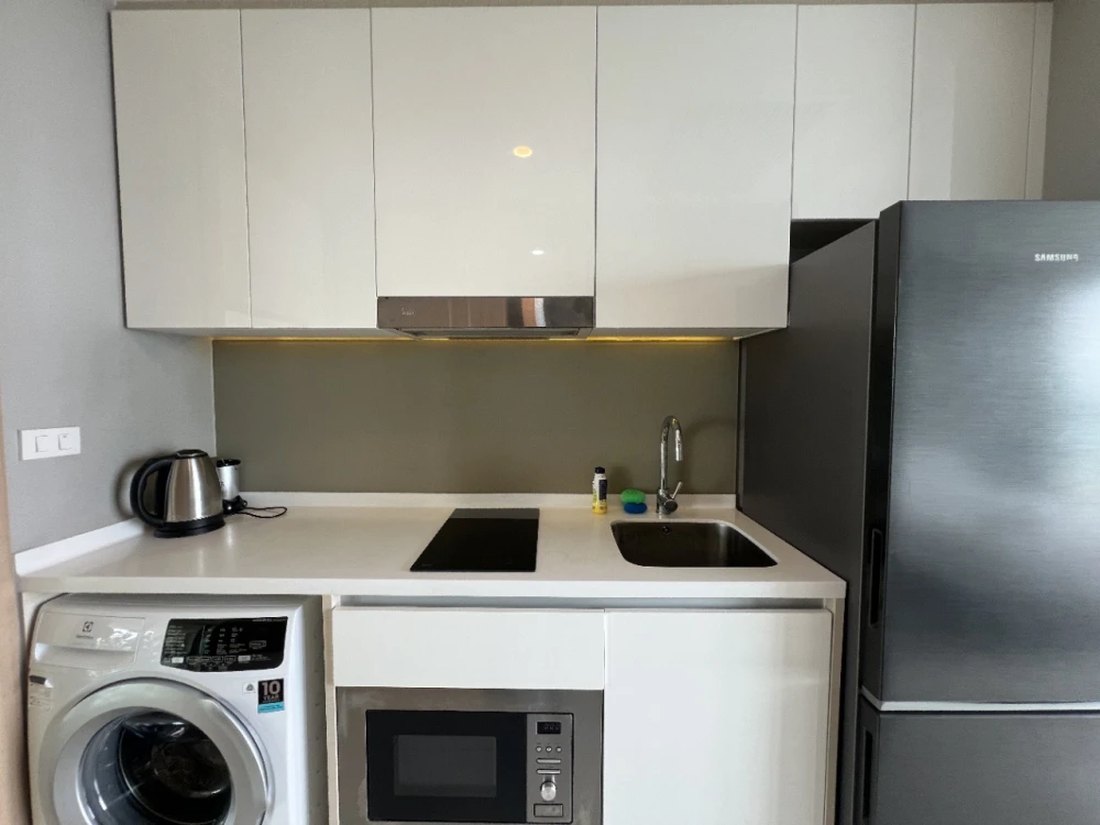 ขาย The Riviera จอมเทียน พัทยา วิวทะเล พร้อมหน้าต่างบานใหญ่จากพื้นจรดเพดาน  ตกแต่งครบครัน พร้อมเข้าอยู่