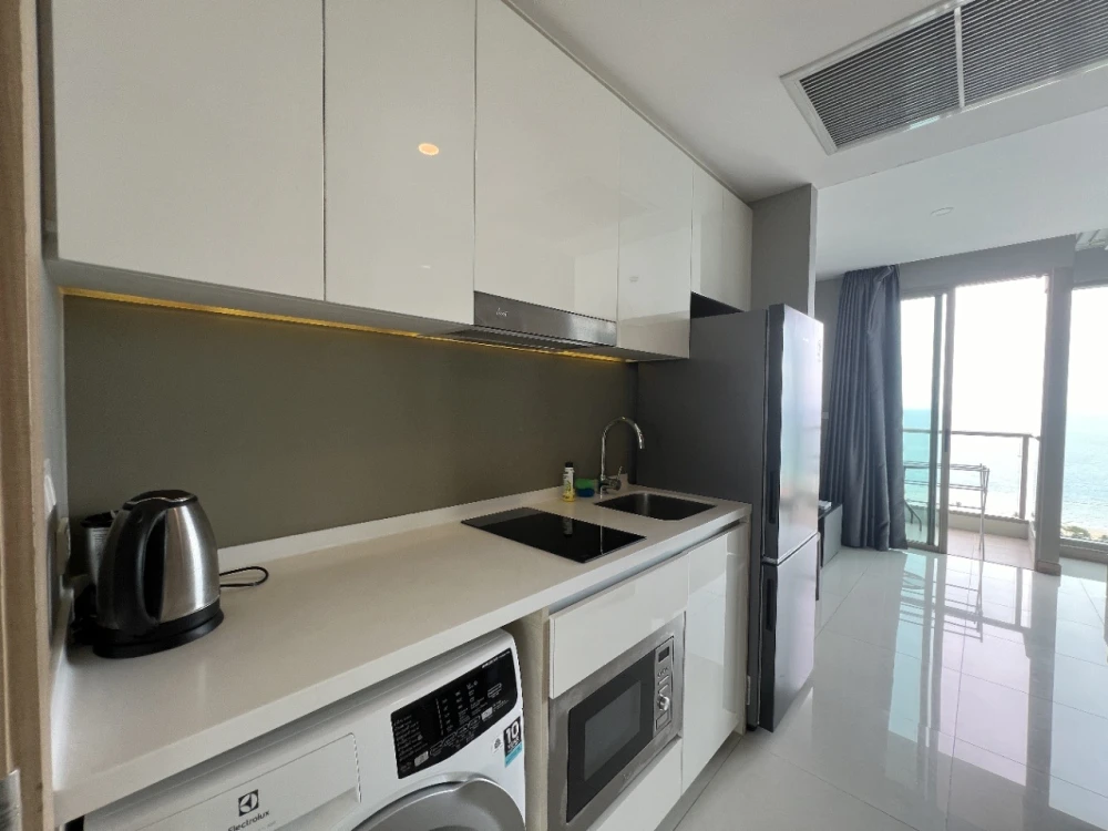 ขาย The Riviera จอมเทียน พัทยา วิวทะเล พร้อมหน้าต่างบานใหญ่จากพื้นจรดเพดาน  ตกแต่งครบครัน พร้อมเข้าอยู่