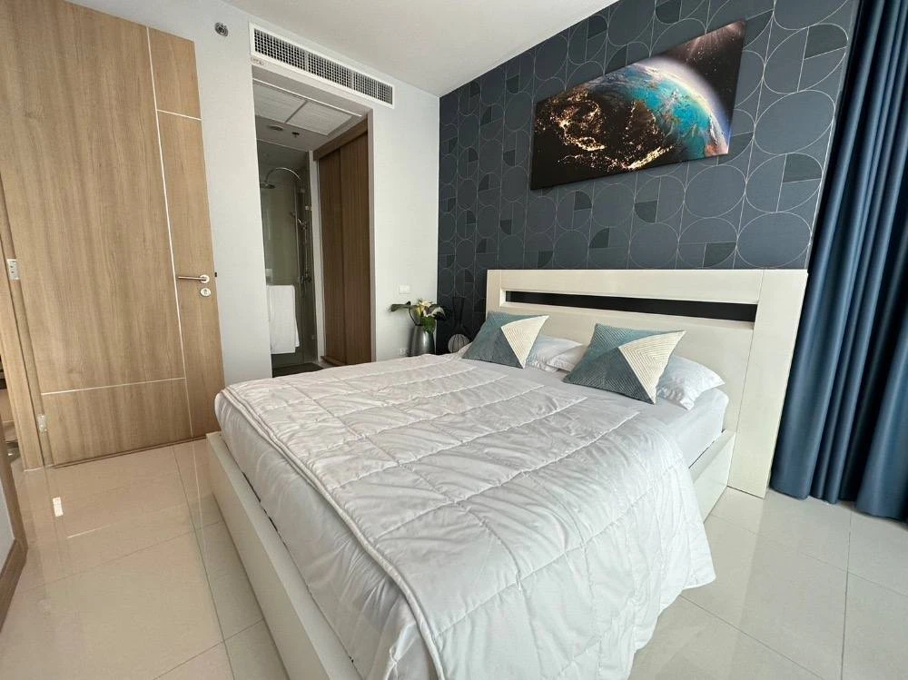 ขาย The Riviera Wong Amat Beach ห้องมุมให้ความเป็นส่วนตัว ตกแต่งหรูหรามีสไตล์ ติดวอลเปเปอร์ลายสวย เห็นวิวทะเล จองเลย