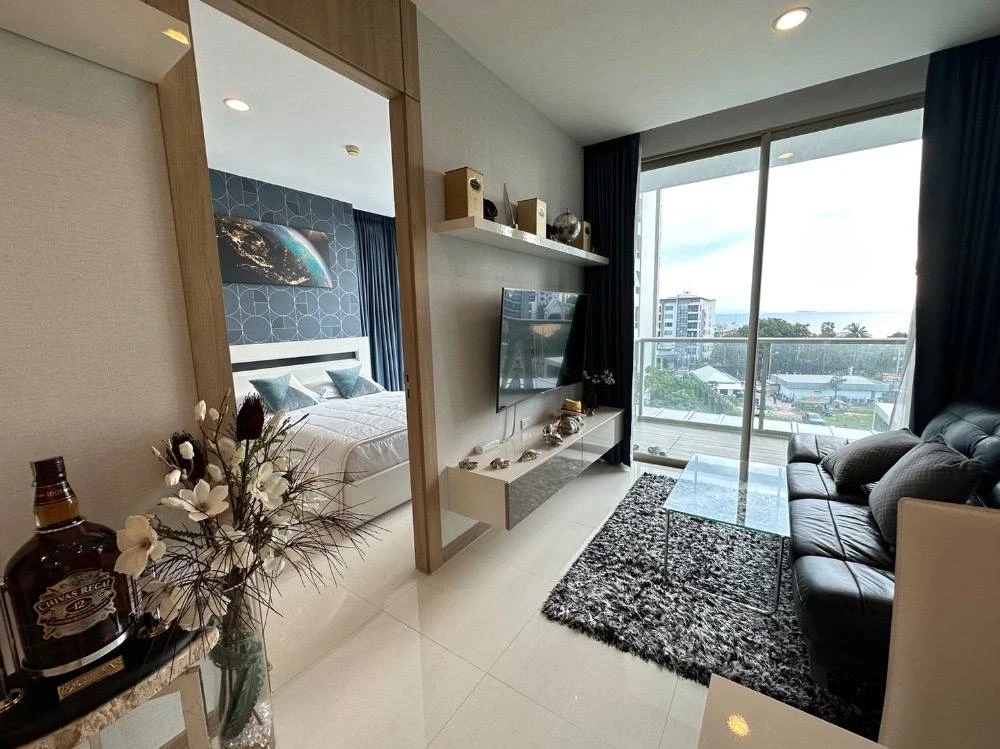 ขาย The Riviera Wong Amat Beach ห้องมุมให้ความเป็นส่วนตัว ตกแต่งหรูหรามีสไตล์ ติดวอลเปเปอร์ลายสวย เห็นวิวทะเล จองเลย