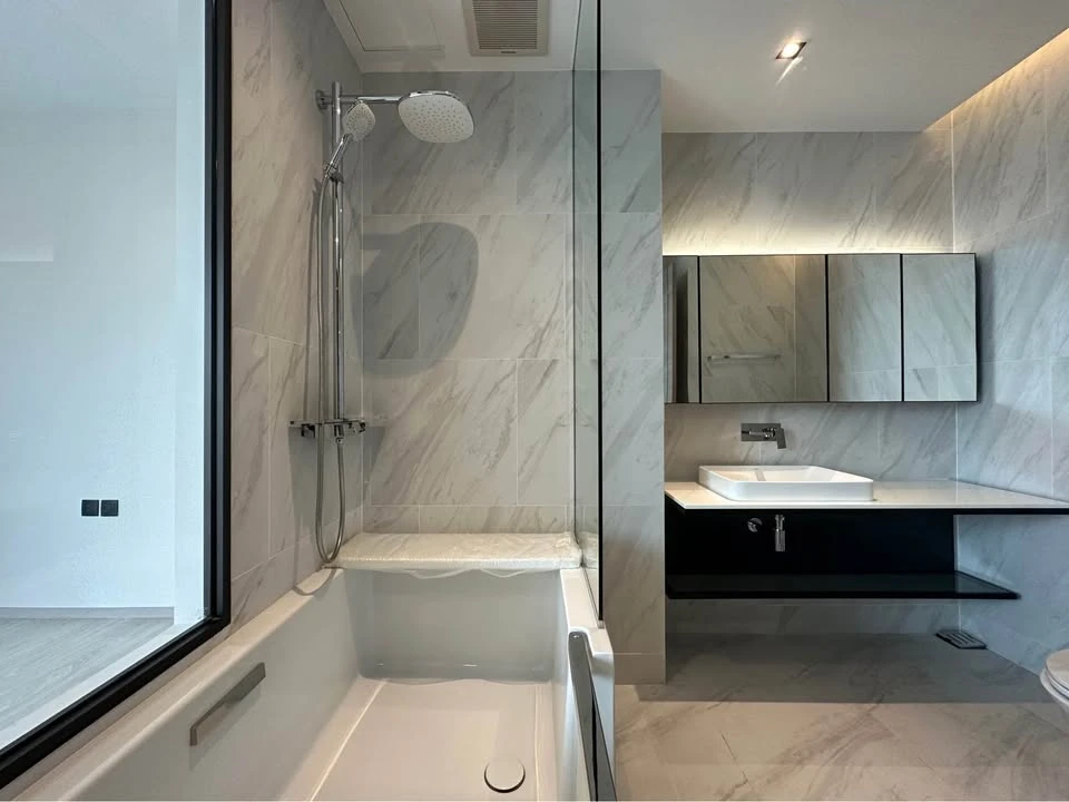 ขาย The ROOM Sukhumvit 38 ห้องมุม คนไม่พลุกพล่าน ผนังห้องนอนไม่ติดใคร เป็นส่วนตัวมาก รีบจองเลย
