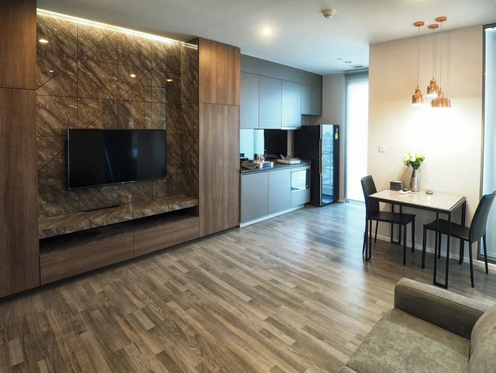 ขาย The Room Sukhumvit 69 ห้องกว้างขวางมาก ตกแต่งบิวท์อินอย่างดี มีสไตล์น่าอยู่สุดๆ พลาดแล้วจะเสียใจ