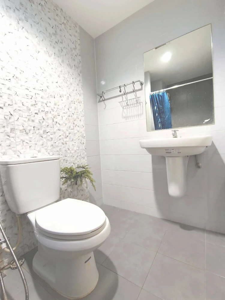 ขาย  The Trust @ BTS Erawan ห้องน่าอยู่ เฟอร์พร้อม ชั้นสูง จองเลย