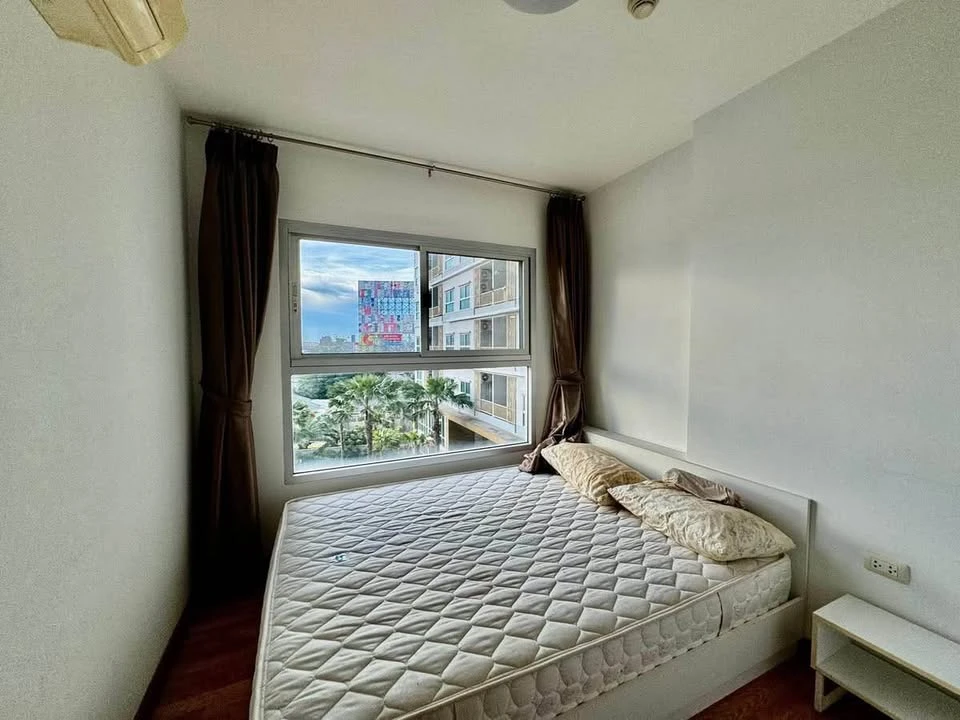 Selling ready-to-move-in condo at The Trust Condo South Pattaya. Fully furnished, spacious and comfortable. Book now!