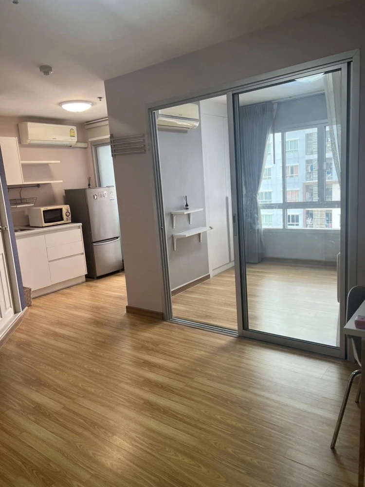 ขาย The Trust Residence Ratchada-Rama 3 ห้องน่าอยู่ ติดวอลเปเปอร์อย่างดี มาพร้อมเฟอร์นิเจอร์ครบครัน จองเลยตอนนี้