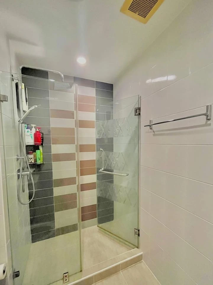 ขาย The Trust Residence Ratchada-Rama 3 ห้องแต่งสวยคุมโทน ติดวอลเปเปอร์อย่างดี เห็นวิวสวย ไม่บล็อค จองด่วน