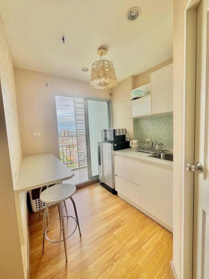 ขาย The Trust Residence Ratchada-Rama 3 ห้องแต่งสวยคุมโทน ติดวอลเปเปอร์อย่างดี เห็นวิวสวย ไม่บล็อค จองด่วน