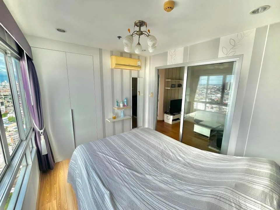 ขาย The Trust Residence Ratchada-Rama 3 ห้องแต่งสวยคุมโทน ติดวอลเปเปอร์อย่างดี เห็นวิวสวย ไม่บล็อค จองด่วน
