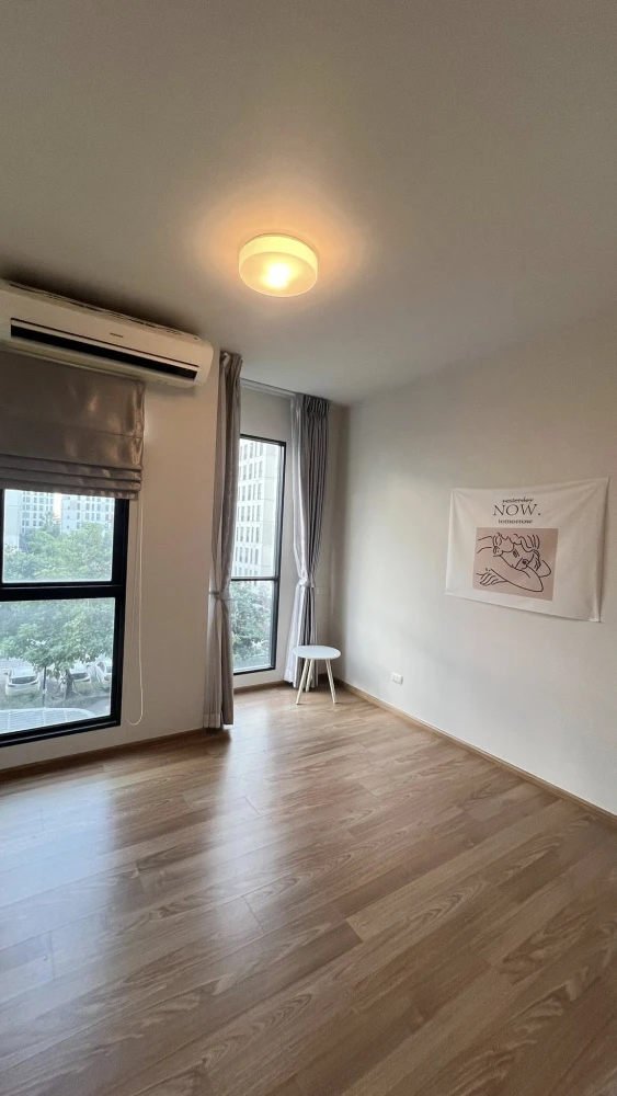 Selling Unio Sukhumvit 72 Phase 1. The unit is clean, bright, and comfortable, perfect for further decoration. Reservation required.