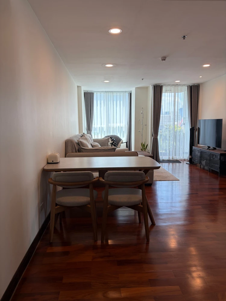ขาย Urbana Langsuan 2 ห้องนอน มาพร้อมการตกแต่งที่ครบครัน สนใจจองเลย