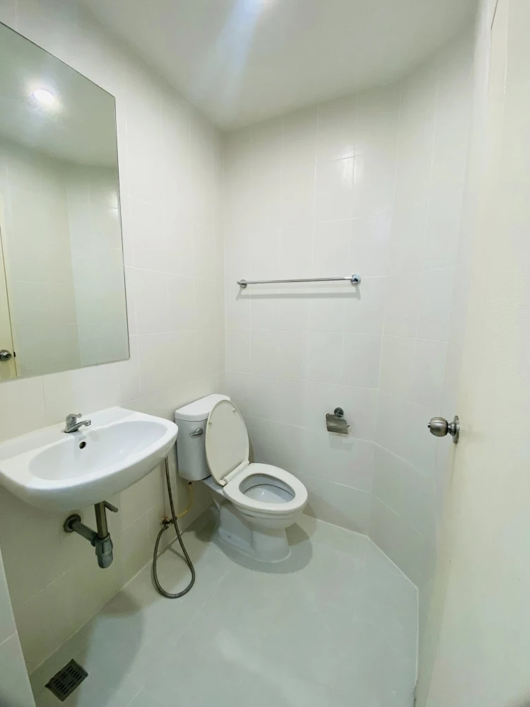 ขาย V Condo Ladkrabang ห้องมุมให้ความเป็นส่วนตัว ตกแต่งมีไตล์ เฟอร์ครบ หิ้วกระเป๋าเข้าอยู่ได้เลย