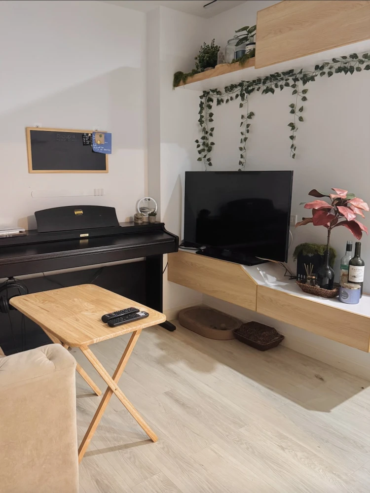 ขาย V Condo Salaya ตึก 8 ชั้น 2 สามารถวางเตียงขนาด king size ได้สบาย มีเฟอร์นิเจอร์พร้อมอยู่