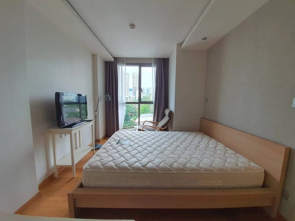 Selling a spacious 1-bedroom unit at Via Botani Sukhumvit 47. It features a simple yet fully equipped interior.