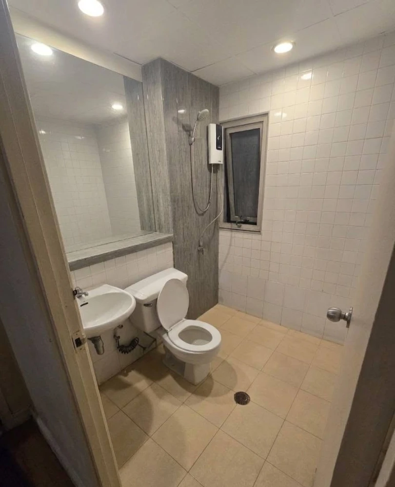 ขาย Victoria Lakeview Condominium ชั้น 14 วิวสวย แบบ 2 ห้องนอน 1 ห้องน้ำ พลาดแล้วจะเสียใจ