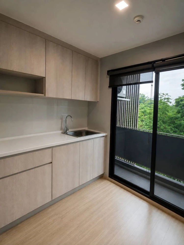 ขาย Wynn Condo Phaholyothin 52 ติดวอลเปเปอร์อิฐ และเทา ม่าน black out สองชั้นทั้งห้อง เหมาะสำหรับคนที่อยากได้พื้นที่มากขึ้น แบ่งห้องทำงาน/ห้องนอนได้