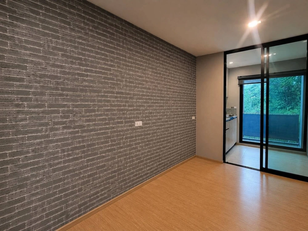 ขาย Wynn Condo Phaholyothin 52 ติดวอลเปเปอร์อิฐ และเทา ม่าน black out สองชั้นทั้งห้อง เหมาะสำหรับคนที่อยากได้พื้นที่มากขึ้น แบ่งห้องทำงาน/ห้องนอนได้