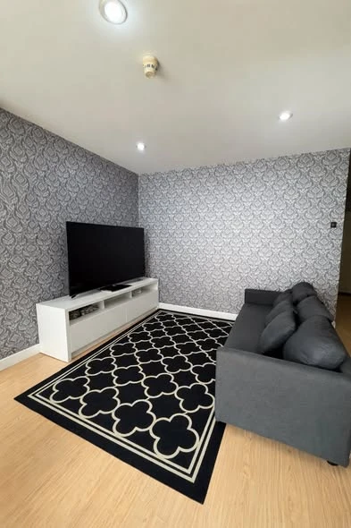 ขาย Zenith Place @ Huay Kwang ห้องพร้อมอยู่ เฟอร์พร้อม กว้างขวาง จองเลย ก่อนพลาด!!!