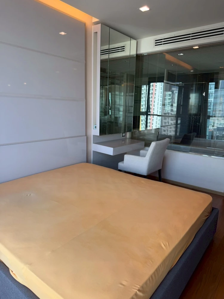 คอนโดให้เช่ากลางใจเมือง The Address สาทร 1 ห้องนอน พร้อมอ่างอาบน้ำ วิวทิศตะวันออก การคมนาคมสะดวกสบาย