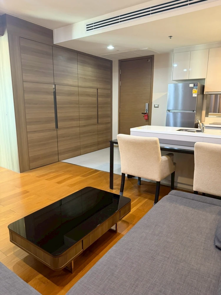 คอนโดให้เช่ากลางใจเมือง The Address สาทร 1 ห้องนอน พร้อมอ่างอาบน้ำ วิวทิศตะวันออก การคมนาคมสะดวกสบาย