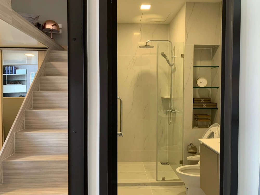 คอนโด ชีวาทัย เรสซิเดนซ์ อโศก (Chewathai Residence Asoke) ห้องสวยกึ่ง Duplex ชั้นสูง วิวสวย พร้อมอยู่ ฟรีอินเทอร์เน็ต!