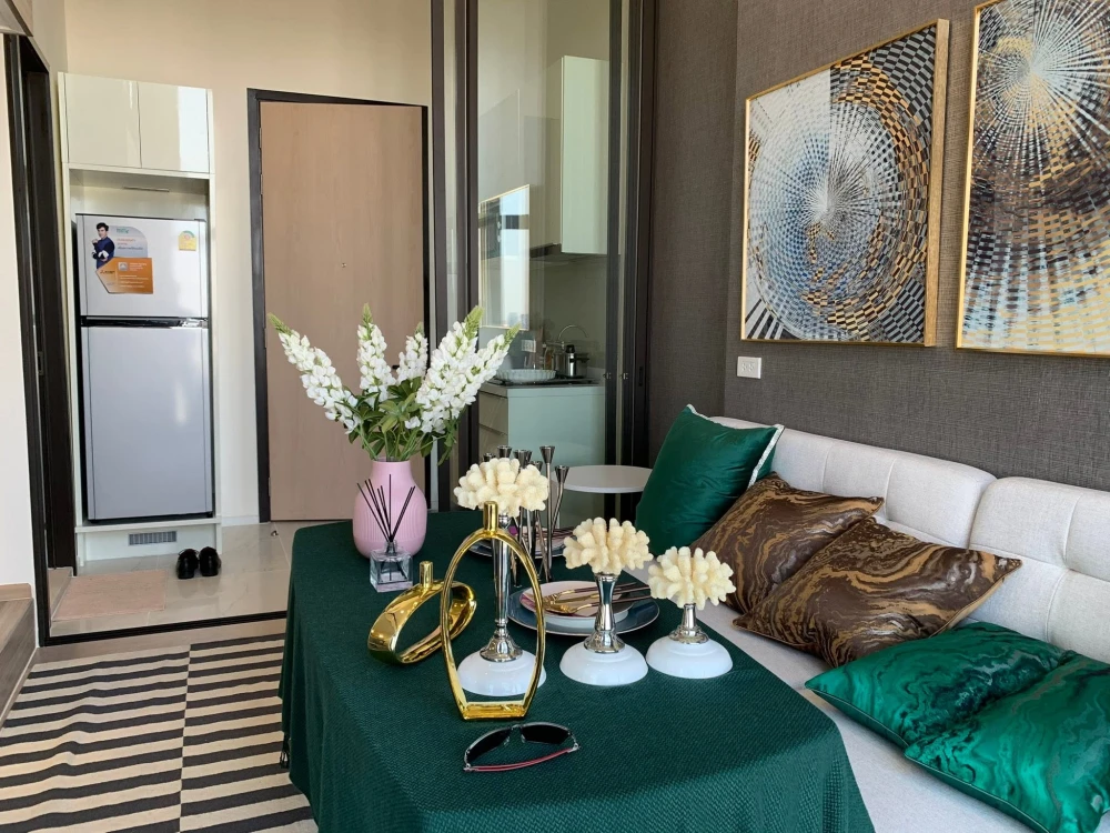 คอนโด ชีวาทัย เรสซิเดนซ์ อโศก (Chewathai Residence Asoke) ห้องสวยกึ่ง Duplex ชั้นสูง วิวสวย พร้อมอยู่ ฟรีอินเทอร์เน็ต!