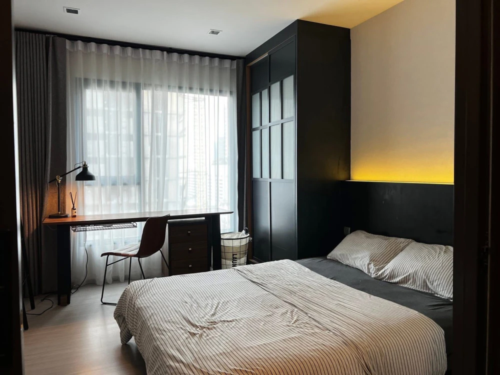 ปล่อยเช่าคอนโด Life Asoke Rama 9 ห้องพร้อมอยู่ เฟอร ์เครื่องใช้ไฟฟ้าครบ ลากกระเป๋าเข้าอยู่ได้เลย