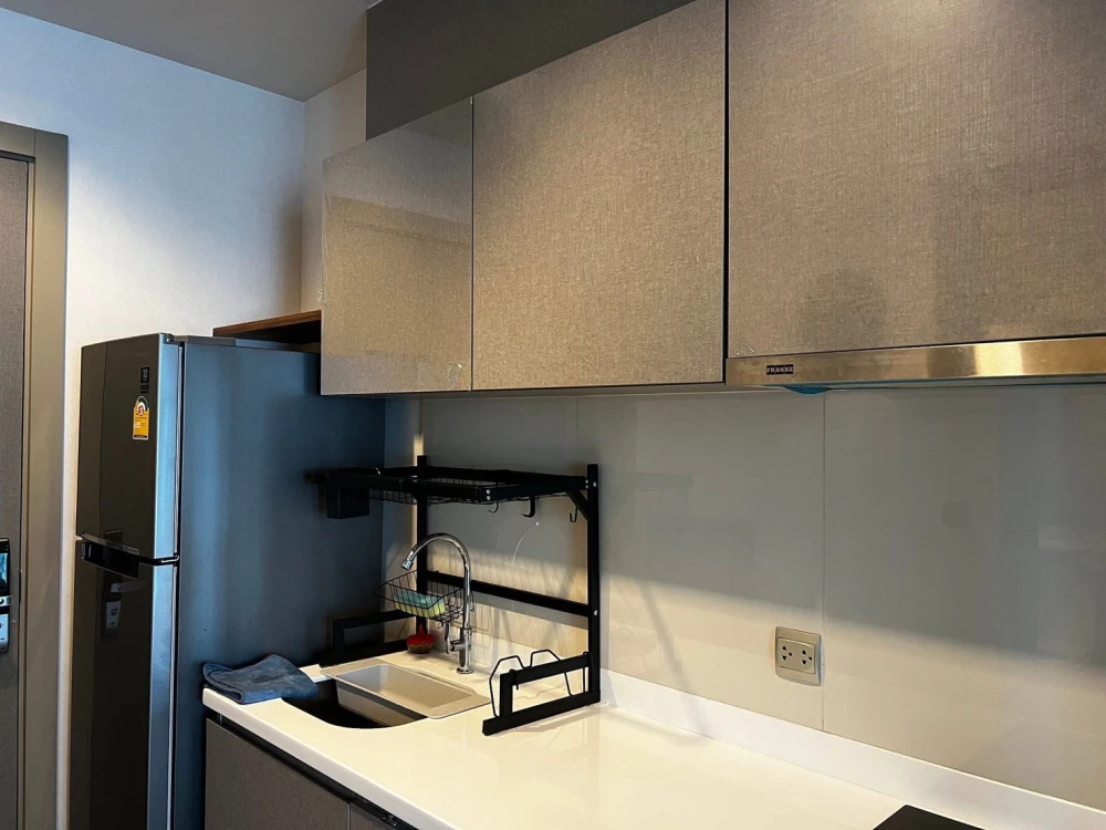 ปล่อยเช่าคอนโด Life Asoke Rama 9 ห้องพร้อมอยู่ เฟอร ์เครื่องใช้ไฟฟ้าครบ ลากกระเป๋าเข้าอยู่ได้เลย