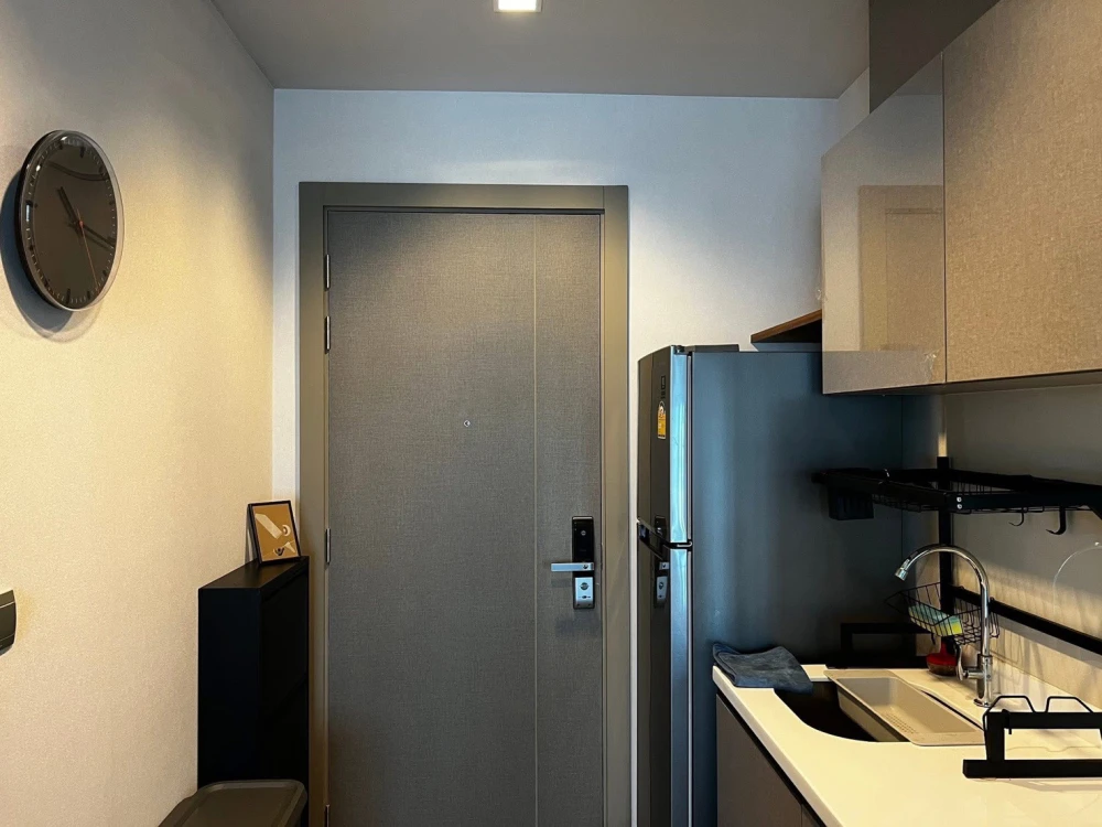 ปล่อยเช่าคอนโด Life Asoke Rama 9 ห้องพร้อมอยู่ เฟอร ์เครื่องใช้ไฟฟ้าครบ ลากกระเป๋าเข้าอยู่ได้เลย