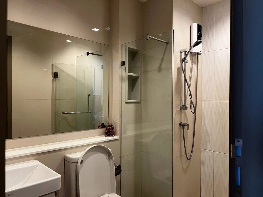 ปล่อยเช่าคอนโด Life Asoke Rama 9 ห้องพร้อมอยู่ เฟอร ์เครื่องใช้ไฟฟ้าครบ ลากกระเป๋าเข้าอยู่ได้เลย