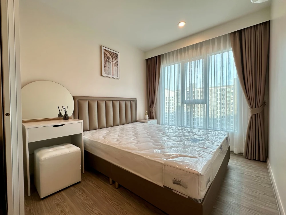 ปล่อยเช่าคอนโด Regent Home บางนา ห้องทาสีอ่อน สบายตา ตกแต่ง built in ห้องนั่งเล่นและครัว มาจองเลย