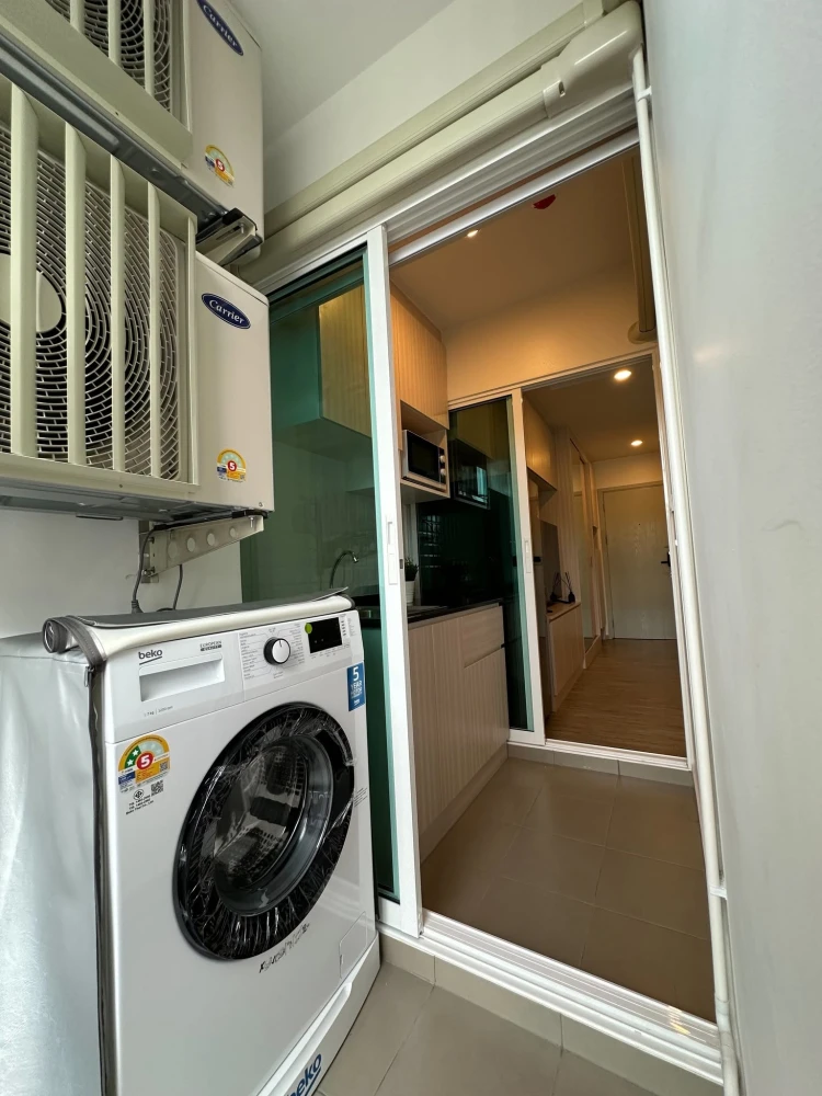 ปล่อยเช่าคอนโด Regent Home บางนา ห้องทาสีอ่อน สบายตา ตกแต่ง built in ห้องนั่งเล่นและครัว มาจองเลย