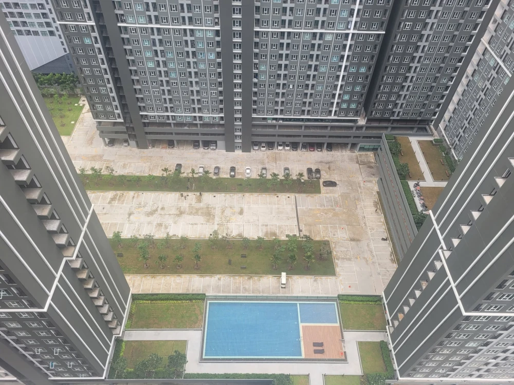 ปล่อยเช่าคอนโด Regent Home บางนา ห้องทาสีอ่อน สบายตา ตกแต่ง built in ห้องนั่งเล่นและครัว มาจองเลย