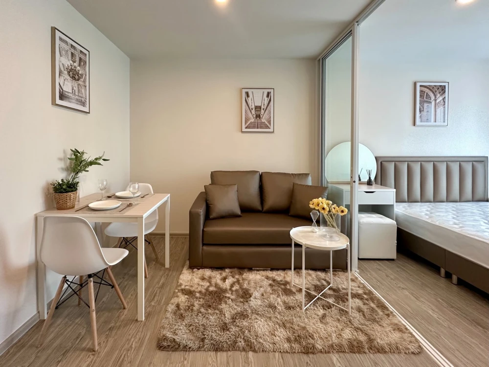 ปล่อยเช่าคอนโด Regent Home บางนา ห้องทาสีอ่อน สบายตา ตกแต่ง built in ห้องนั่งเล่นและครัว มาจองเลย